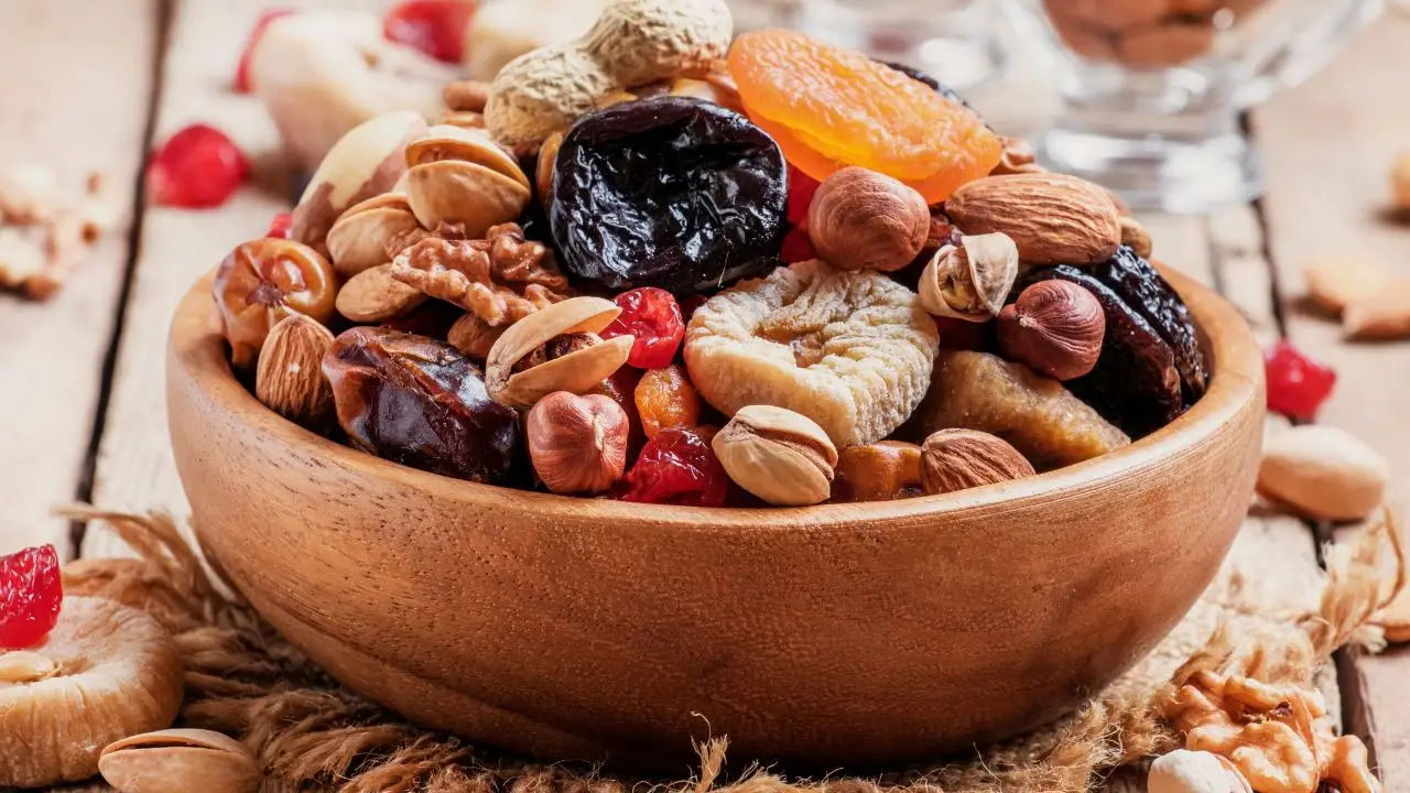 Quanta frutta secca mangiare al giorno? I consigli per non esagerare Quanta frutta secca mangiare al giorno? I consigli per non esagerare