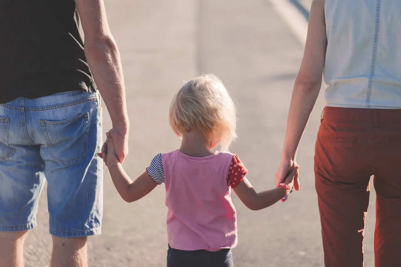 Come riconoscere il talento sportivo nei bambini secondo il pedagogista SC - Bambino che gioca con palla